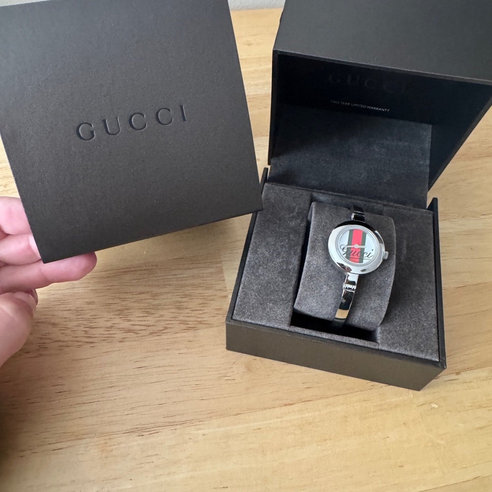 Gucci Silver Timepiece with Red and Green Accents - Picture 6 of 8